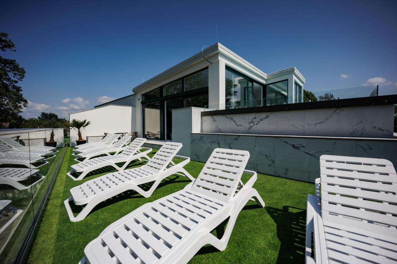Villa Bauhaus Wellness Apartman 102 Siófok Exteriör bild