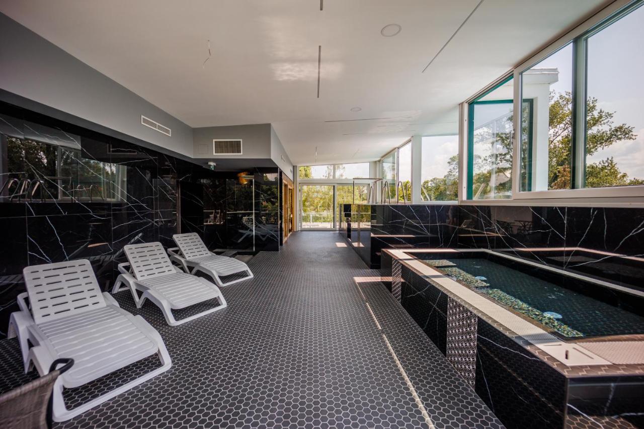 Villa Bauhaus Wellness Apartman 102 Siófok Exteriör bild