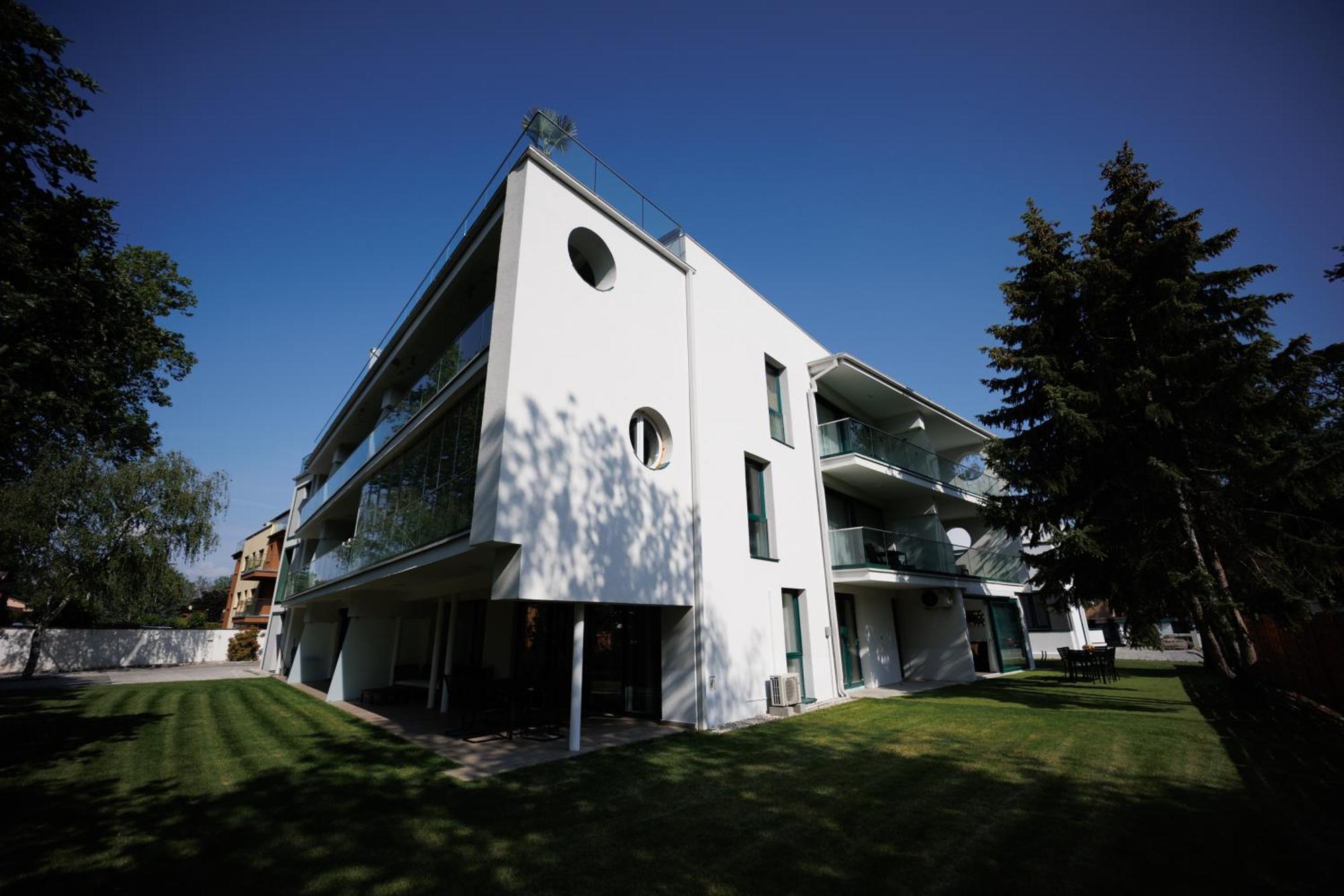 Villa Bauhaus Wellness Apartman 102 Siófok Exteriör bild